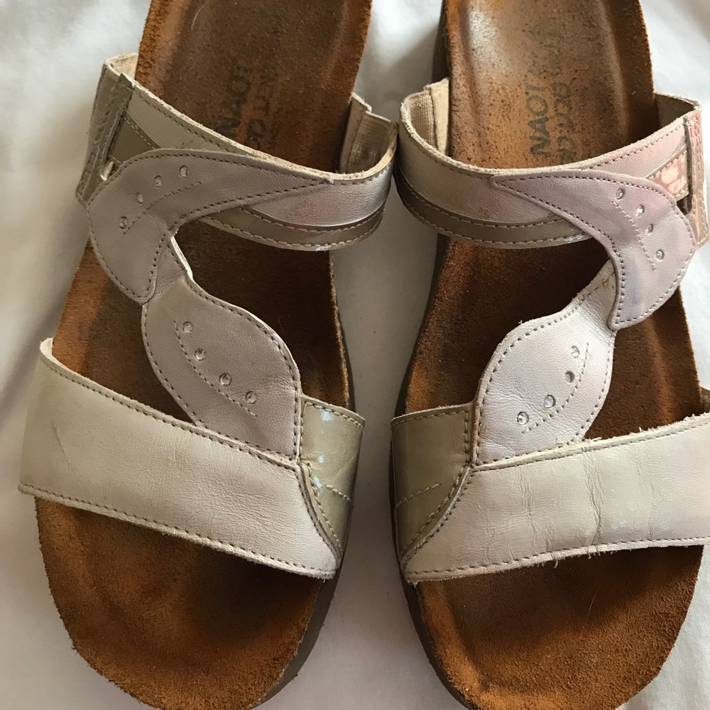 Naot cream/beige size 39 sandal